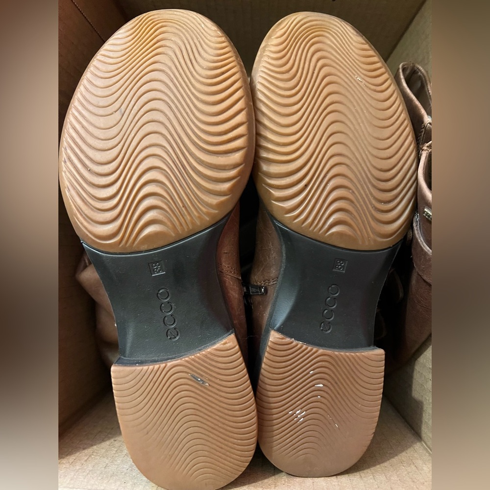 ECCO leather boots. Lightly wore.  Excellent condition! - Picture 5 of 8